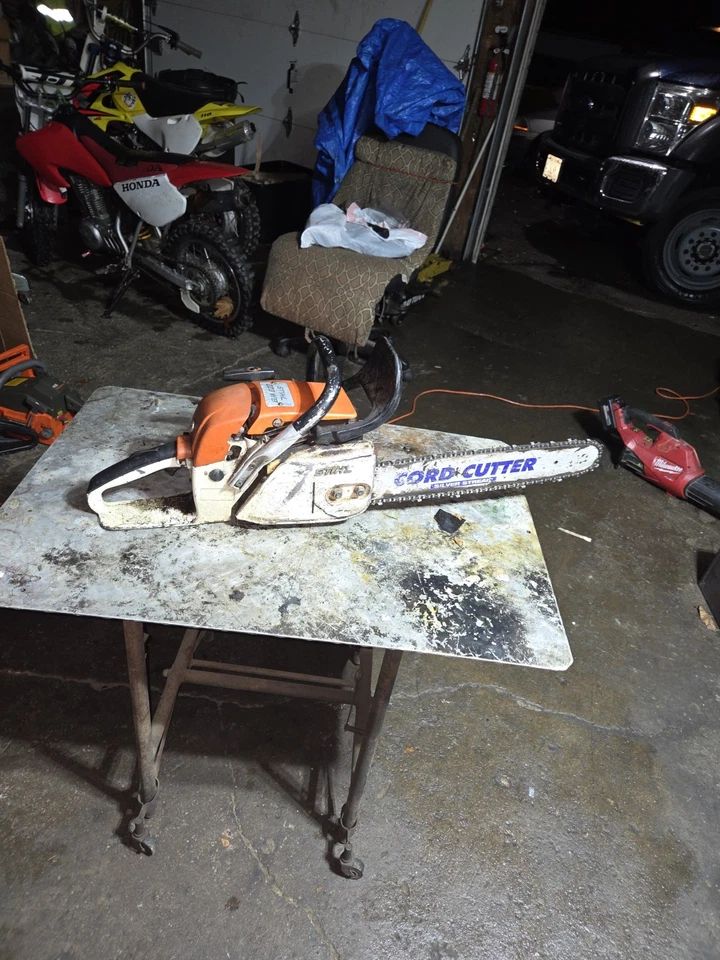 BONITA MOTOSIERRA STIHL 028 WB con barra y cadena Super Woodboss Av *funcionó cuando se usó por última vez* Foto 3 de 4