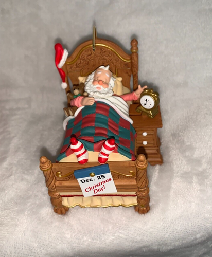 New 2001 Hallmark Snoozing Santa In Bed With Alarm Clock Wind Up Motion Ornament - Picture 4 of 16