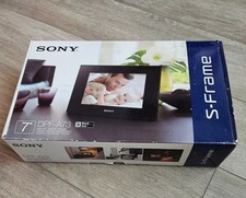 Sony DPF-A73 7-Inch Digital Photo Frame, S-Frame