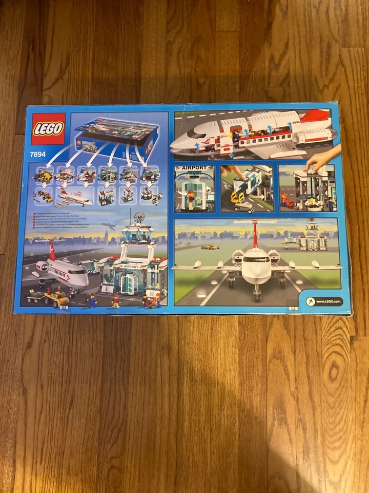 LEGO City 7894: Airport Control Tower Security Check Baggage Claim Luggage Truck - Image 4 of 4