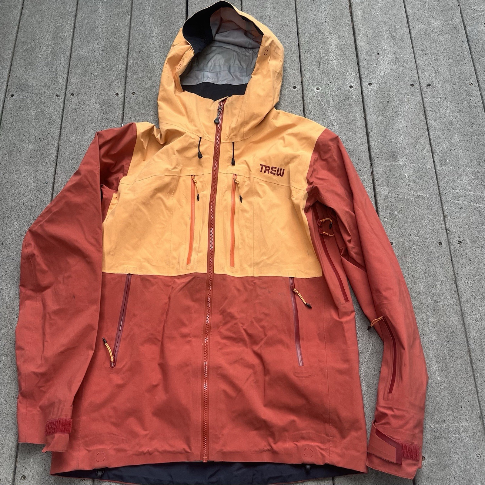 Trew Gear Cosmic Men Medium Ski Snowboard Hood Winter Jacket Orange Color Block