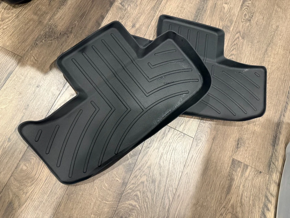 WeatherTech FloorLiner for 2011-2016 Dodge Challenger - 1st & 2nd Row, Black Foto 3 de 4