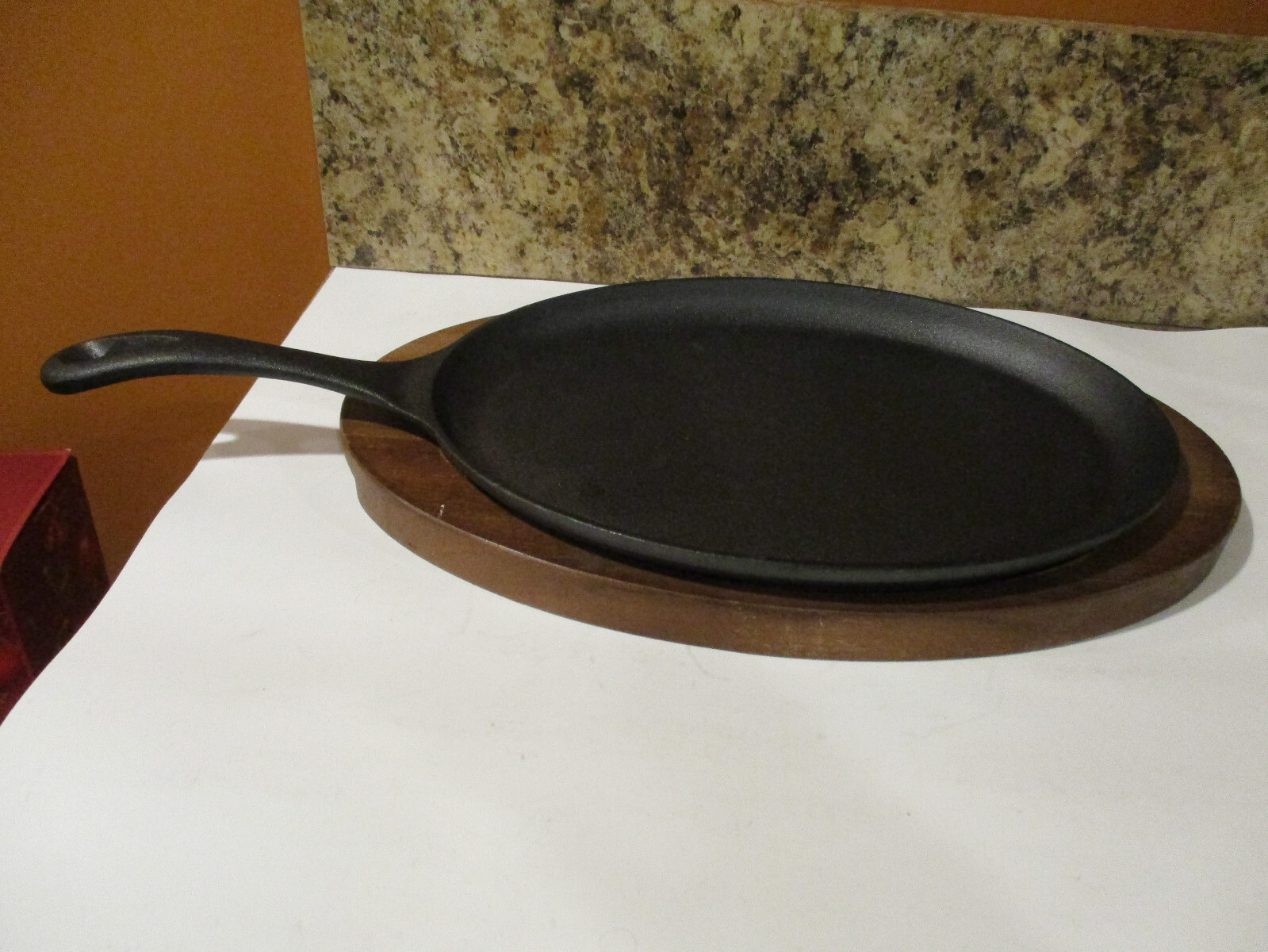Oval Cast Iron Fajita Pan with Wooden Plate Trivet Skillet Sizzler Set