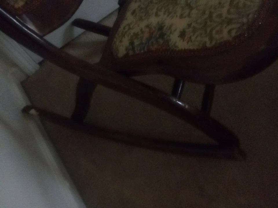 Antiga cadeira de balanço dobrável de madeira tapeçaria século XX vintage bebê balancim - Imagem 2 de 4