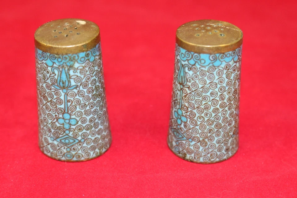 Antigua coctelera de sal y pimienta Cloisonné de colección latón pequeño esmalte hecha a mano verde azulado NY Foto 3 de 4
