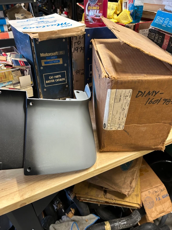 1971 年 Mercury Marquis Brougham Colony Park NOS LH 前挡泥板加长 — 第 4/4 张图片