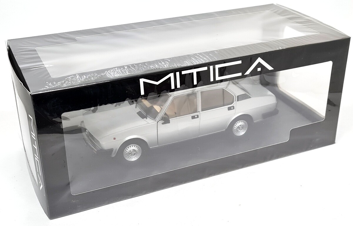 Modèle Réduit 1:18 Alfa Romeo Alfetta 2000L Berline 1978 Argent - Mitica - Neuf