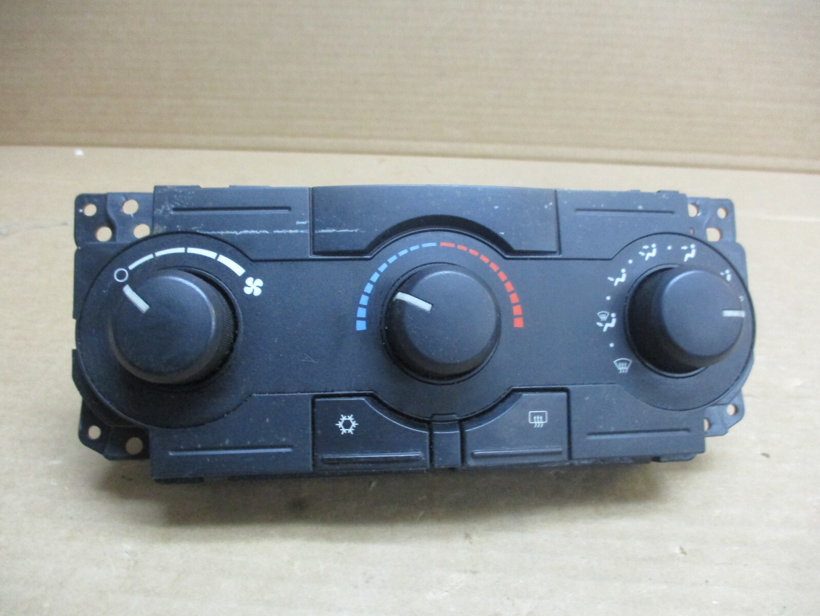 06 07 2006 2007 Dodge Charger Temperature Climate Control Heat A/C Dash 55111870