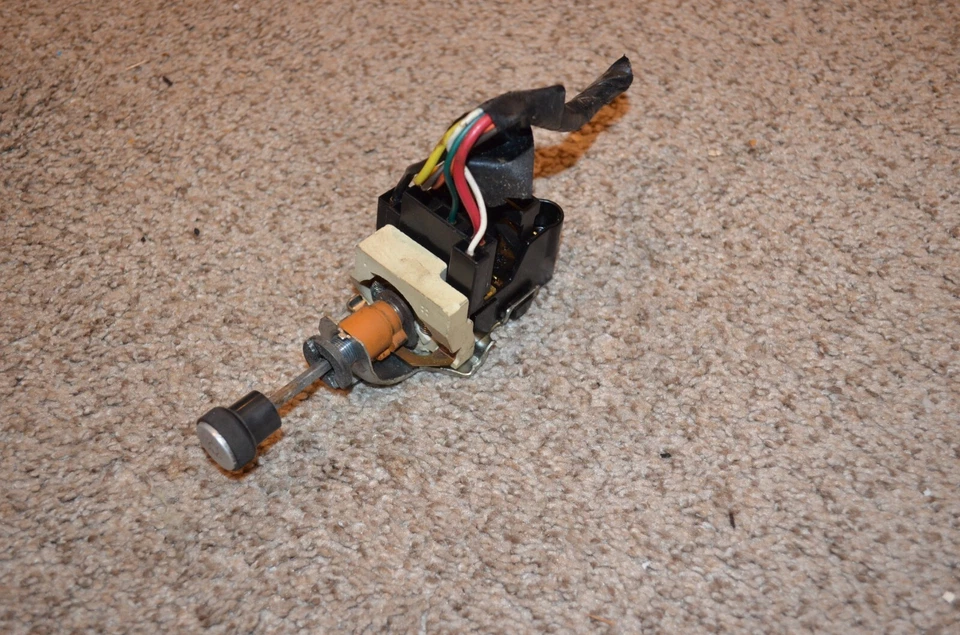 1986-1988 CHEVROLET MONTE CARLO HEADLIGHT SWITCH LAMP LIGHT SWITCH USED OEM Foto 4 de 4