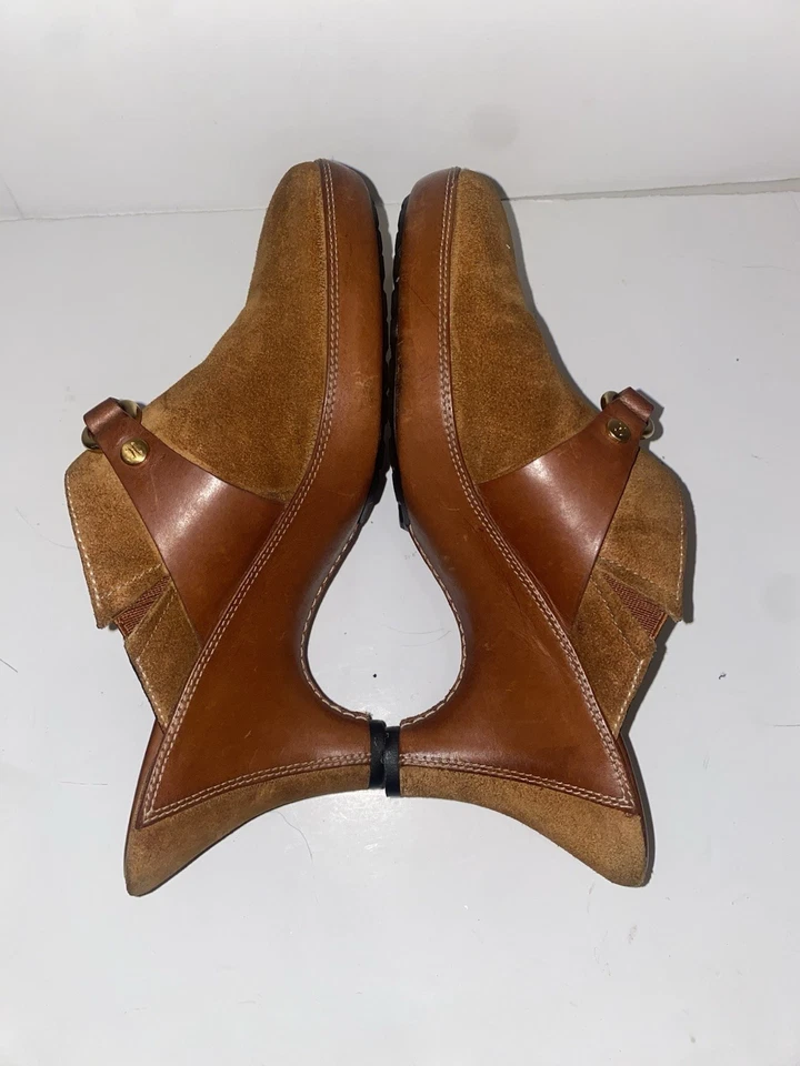 Zuecos de cuña COLE HAAN de gamuza coñac y cuero detalle de hebilla para mujer TALLA 6,5 Foto 4 de 4