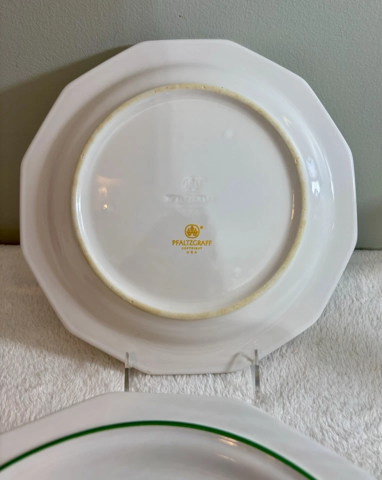 VTG Phaltzgraff Christmas Heritage 10” Dinner Plates. Set Of 8. - Image 3 of 4