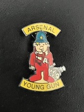 ARSENAL YOUNG GUN Football Enamel Pin Badge