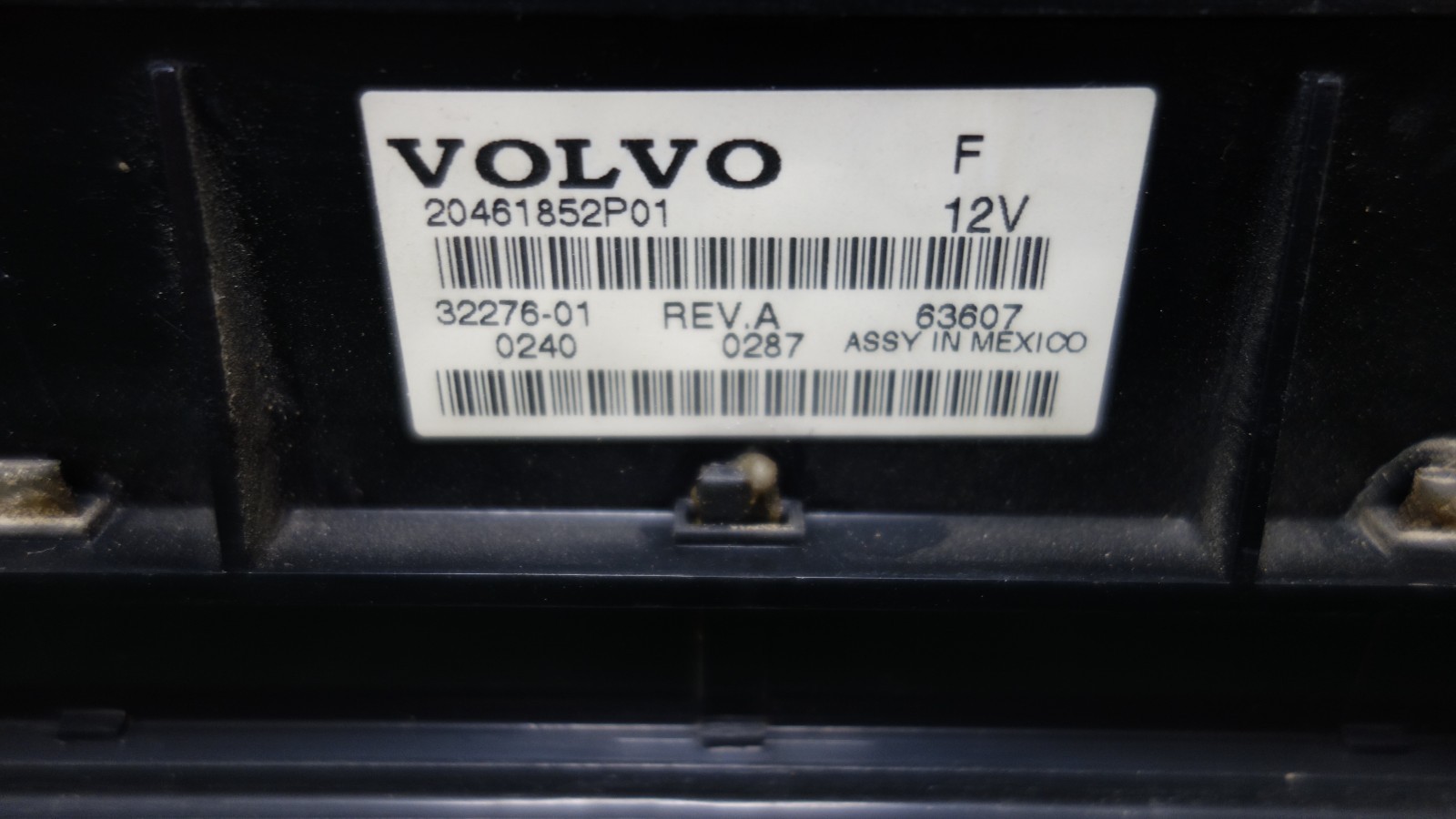 VOLVO VNL INSTRUMENT CLUSTER 20461852 P01
