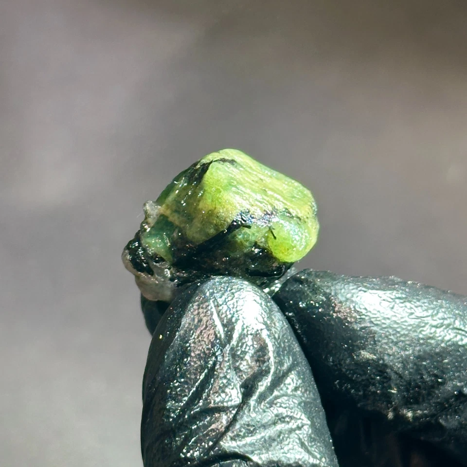 35.4Cts Natural Zambian Green Emerald Earth Mined Uncut Rough Raw Loose Gemstone - Image 4 of 4