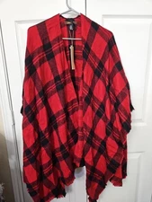 Altare Women's O/S  Poncho Wrap Scarf Sweater Red & Black Plaid Soft Knit NWT
