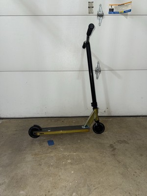 Lucky Prospect Pro - Chrome/gold- Scooter