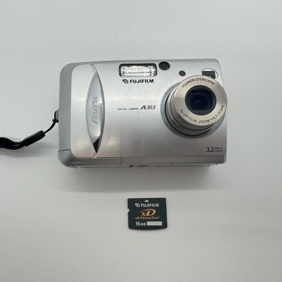 Fujifilm FinePix A303 3.2MP Compact Digital Camera Point & Shoot w/ 16MB XD Card - Image 2 of 4