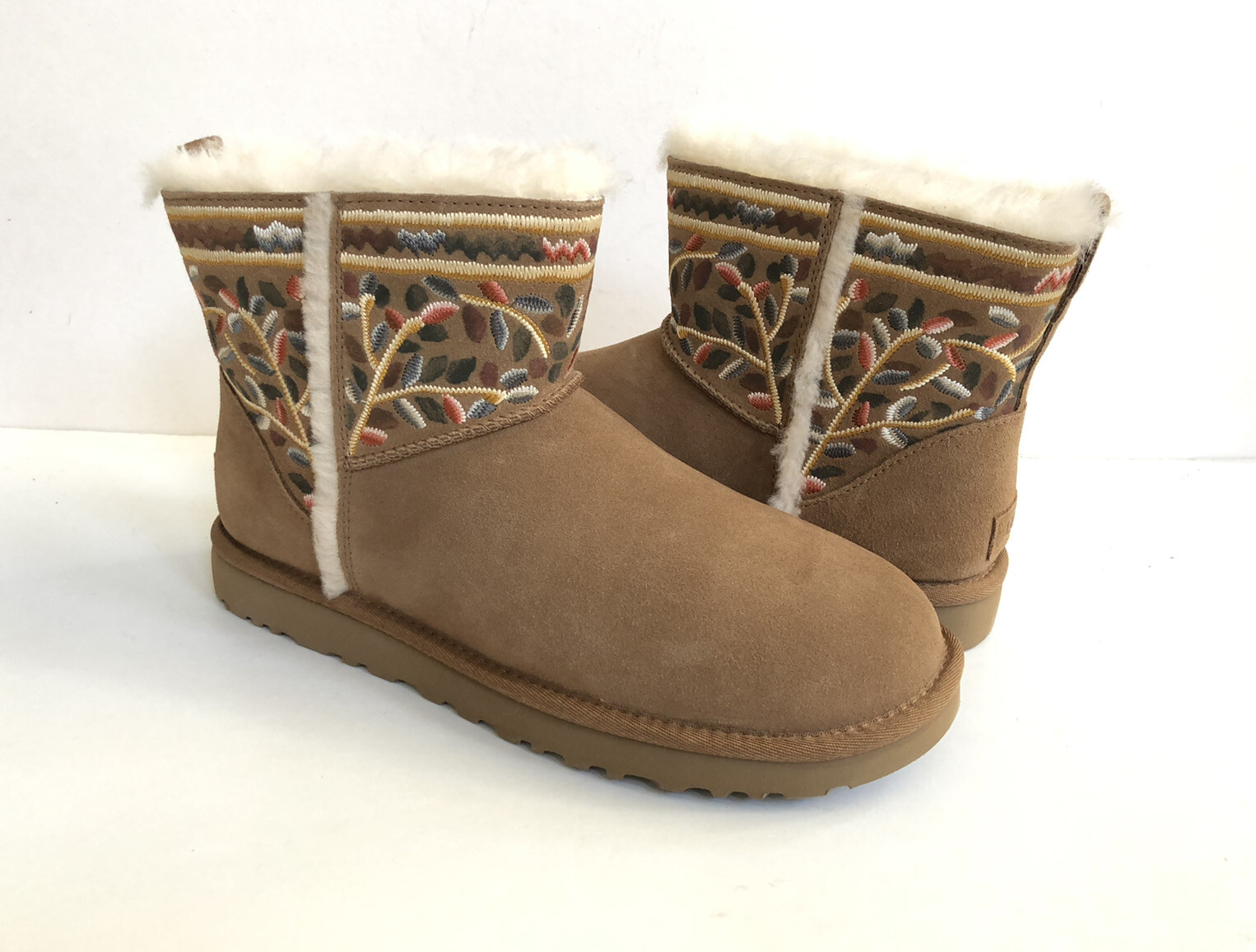 UGG CLASSIC MINI BEAUTY CHESTNUT FLORAL 