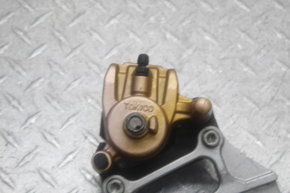 Kawasaki Ninja ZX6R ZX636C 2003 pinza de freno trasera con soporte de montaje Foto 4 de 4