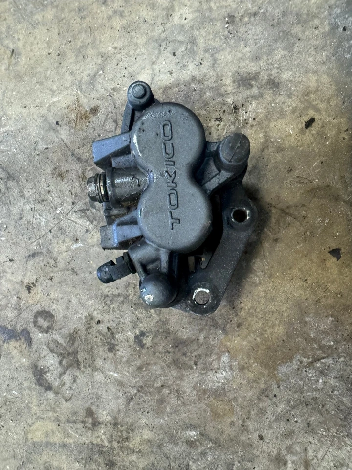 06-16 KAWASAKI VULCAN VN 900 VN900 PINZA DE FRENO DELANTERA CON PASTILLAS Foto 2 de 4