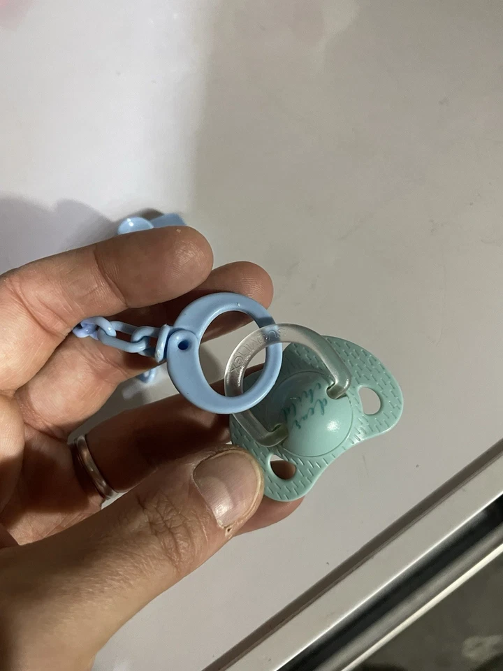 spilla portaciuccio elefante laminato argento - Immagine 2 di 4