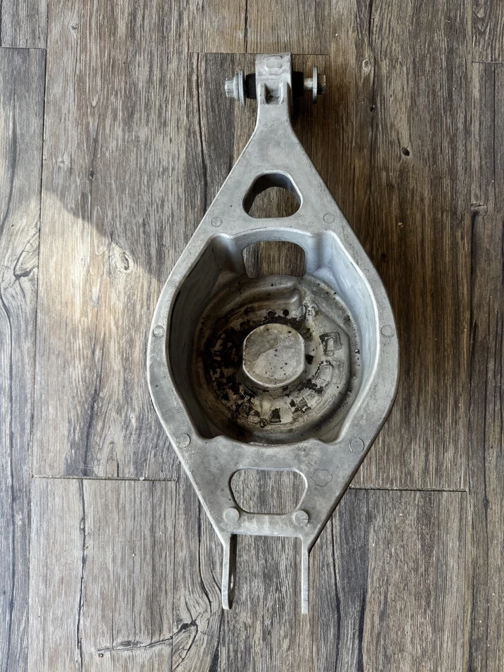 Nissan 370z 2009-2021 OEM Rear Lower Control Arm Assy. (Left or Right Fitment)  - Image 3 of 4