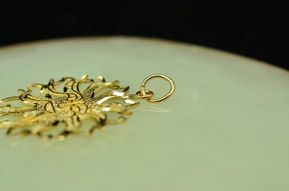 Dije colgante cara sol sonriente oro amarillo 14K - diseño Michael Anthony Foto 3 de 4