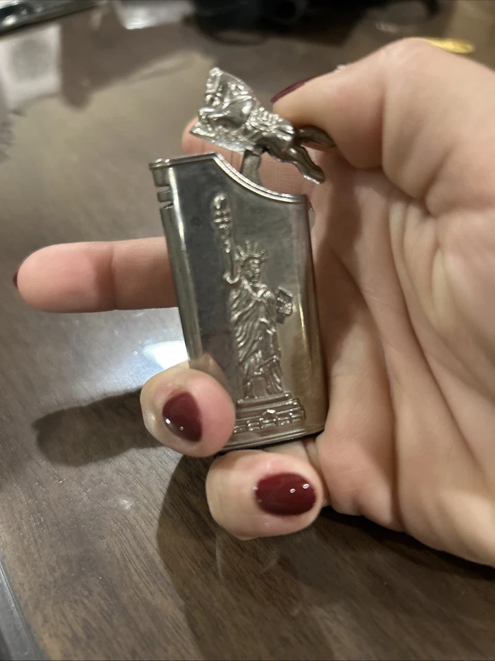 Collectible Vintage Gas Lighter Statue of Liberty from the 90s - Image 3 of 4