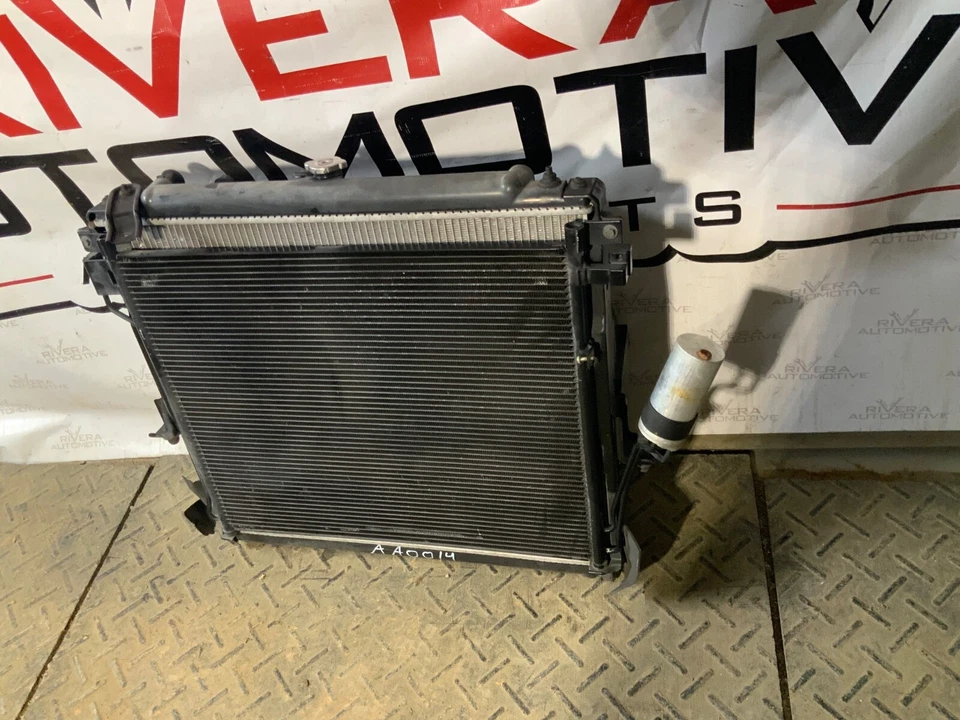 2005 2006 2007 2008 2009 2010 Nissan Xterra Radiator COMPLETE ASSEMBLY OEM - Image 4 of 4