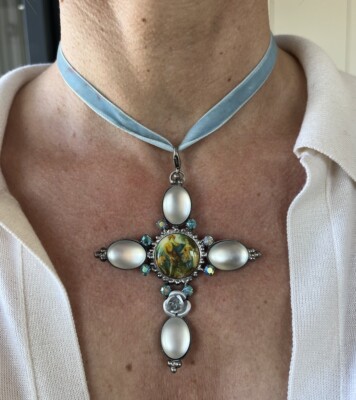 Trachten Dirndl Halskette Samt Choker hellblau Kreuz 38cm wie NEU 89 EUR |  eBay.de