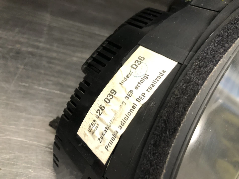 2003 Audi A4 1.8T M/T instrumento medidor de velocidade cluster - Imagem 2 de 4