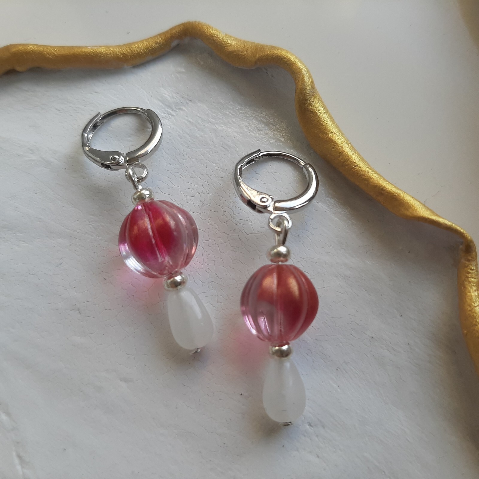 Boucles dormeuses en pâte de verre et or blanc 18k, cadeau idéal femme