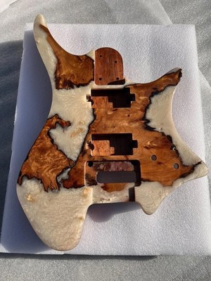 Headless electric White guitar vibration system resin Sprinkle gold mahogany.