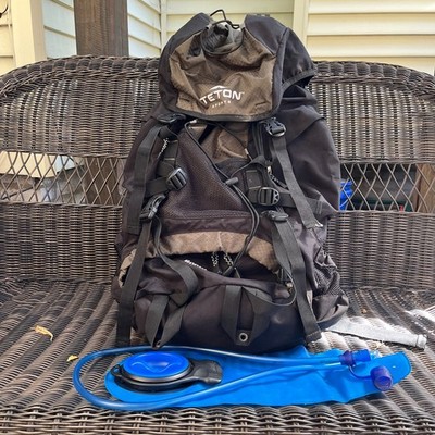 Teton Sports Scout 3400 backpack 55L +Camelback 100 oz reservoir rain  cover