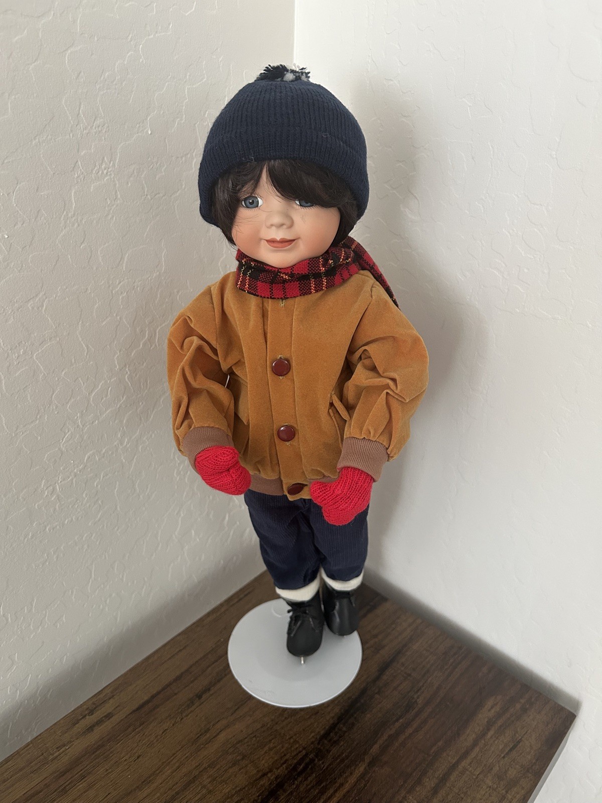 Ice Skating Doll w/Stand (16&rdquo;)