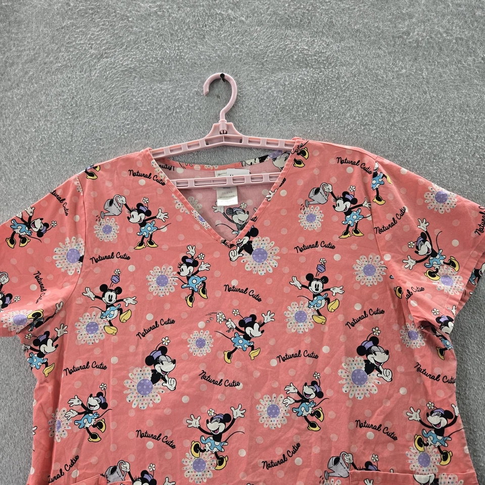 Blusa Médica Disney Mujer 2X/2XG Rosa Gráfico Minnie Mouse AOP Foto 4 de 4