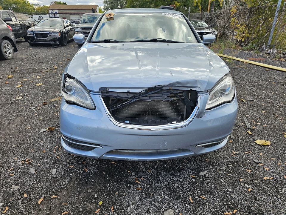 Used Front Right Exterior Door Handle fits: 2012 Chrysler 200 assembly Sdn paint Foto 3 de 4