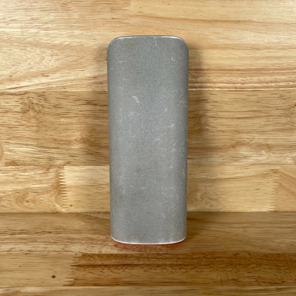 Banco de alimentación portátil Omaker S-X6 gris y naranja capacidad de 15600 mAh doble puerto Foto 2 de 4