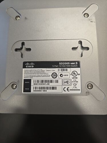 Cisco SD2005 Ver 3; 5-Port Ethernet Switch 10/100/1000; Power Cord Included - Picture 4 of 5
