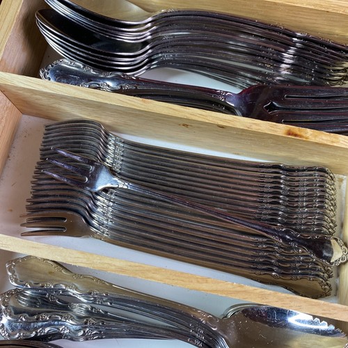 100+ Piece Set Of Vintage Distinction Deluxe Stainless By Oneida HH - Picture 5 of 14