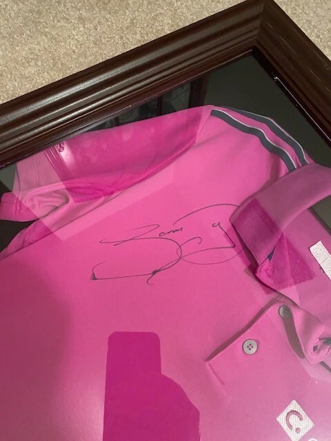 Polo usado torneo firmado por Jason Day en Shadowbox Foto 3 de 4