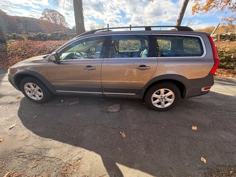 2010 Volvo XC70 3.2 - Image 2 of 4