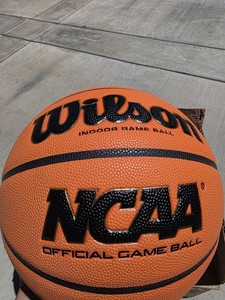 Ballon Wilson NCAA Elevate VTX – Taille 7, Orange/Bleu – Intérieur/Extérieur, Prise En Main Optimale
