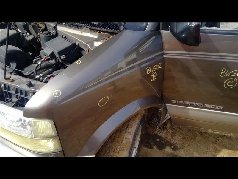 Driver Left Fender Fits 95-05 ASTRO 329383 - Image 3 of 4