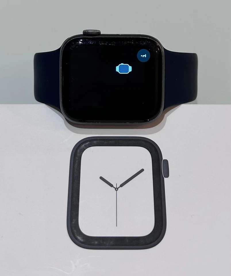 Apple Watch Series 4 (44mm) Space Grey – Cinturino Sport Blue Navy – Buone Cond. - Immagine 3 di 4