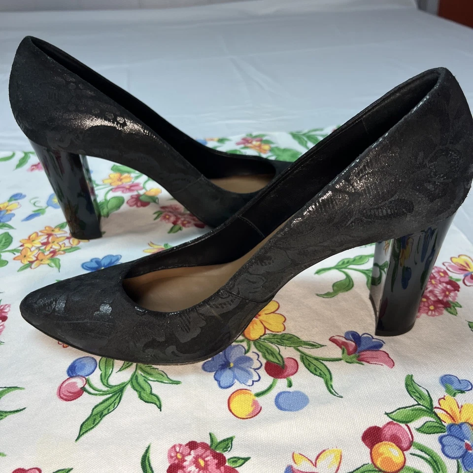 Donald J. Pliner Bonita Paisley Ornate Shyne Suede Leather Black Pumps Size 8.5  Foto 3 de 4