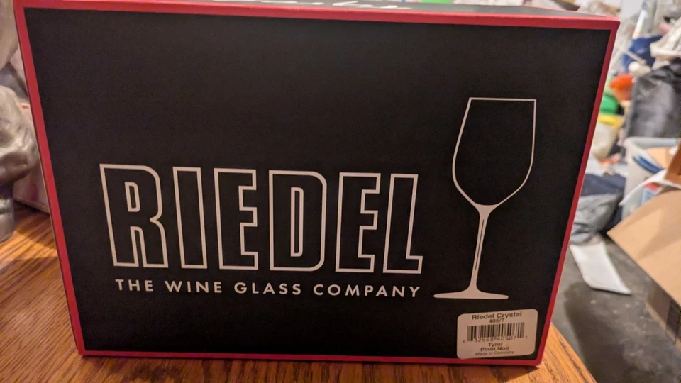 RARO y Retirado RIEDEL TYROL Cristal Pinot Noir Juego de Dos Copas de Vino Nuevo en Caja Foto 2 de 4