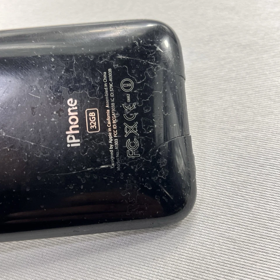Apple iPhone 3GS 32GB Black A1303 Factory Reset w/ Cable – Tested Used - Image 4 of 4