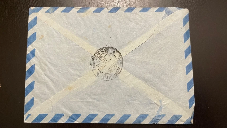 Cubierta de correo aéreo Hungría años 60 a Nepal - doble franqueo 2 pies avutarda pájaro y 2,50 pies T Foto 2 de 2