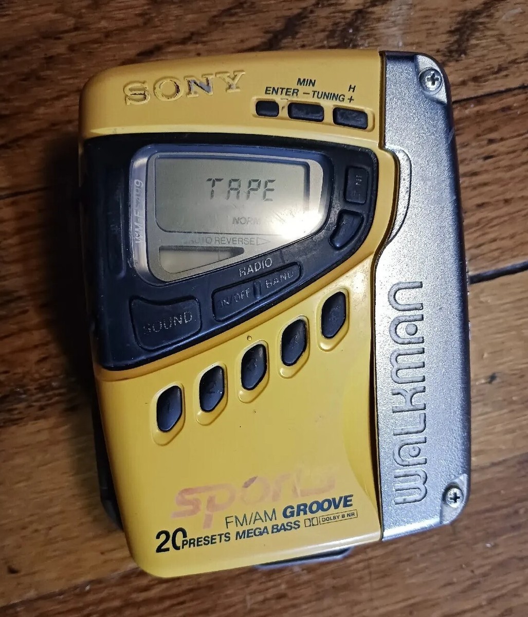 Vintage 90s Nice Sony WM-FS499 Sport Walkman Tape AM/FM Vintage 90s Nice Sony WM-FS499 Sport Walkman Tape AM/FM